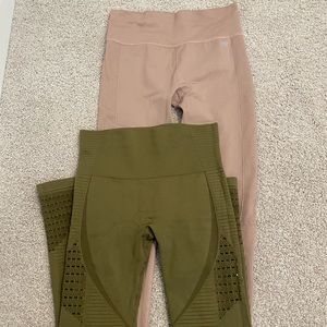 2 pairs of forever 21 leggings. Both are M size